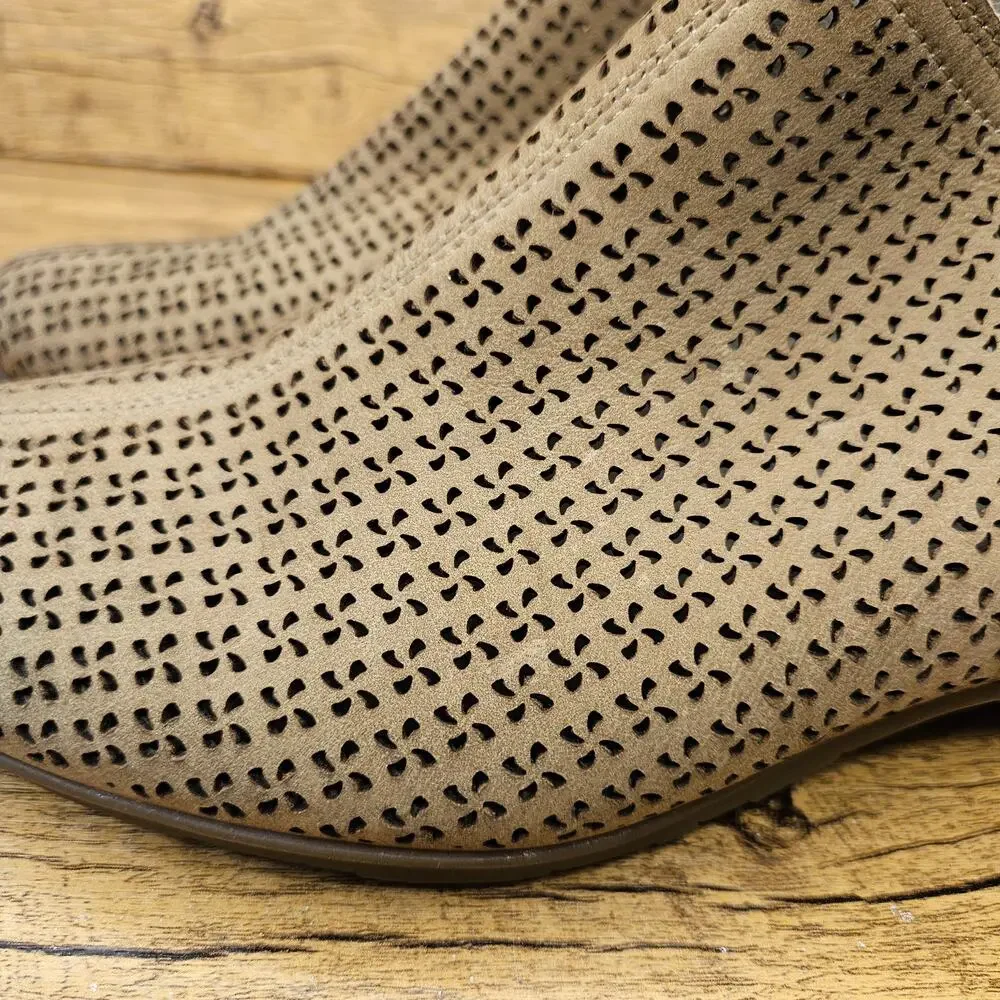 Abeo Nevis Tan Perforated Leather stretch Ankle Bootie boot size 7.5 Womens